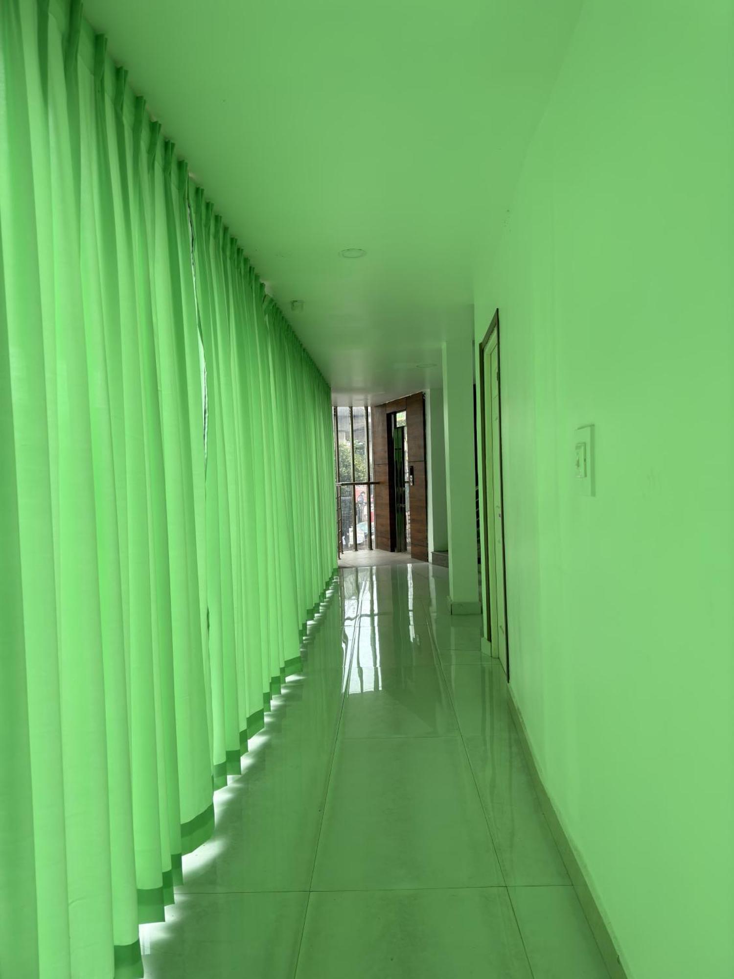 Hotel Amsher Suit Lulu Mall Road Kochi Exterior foto